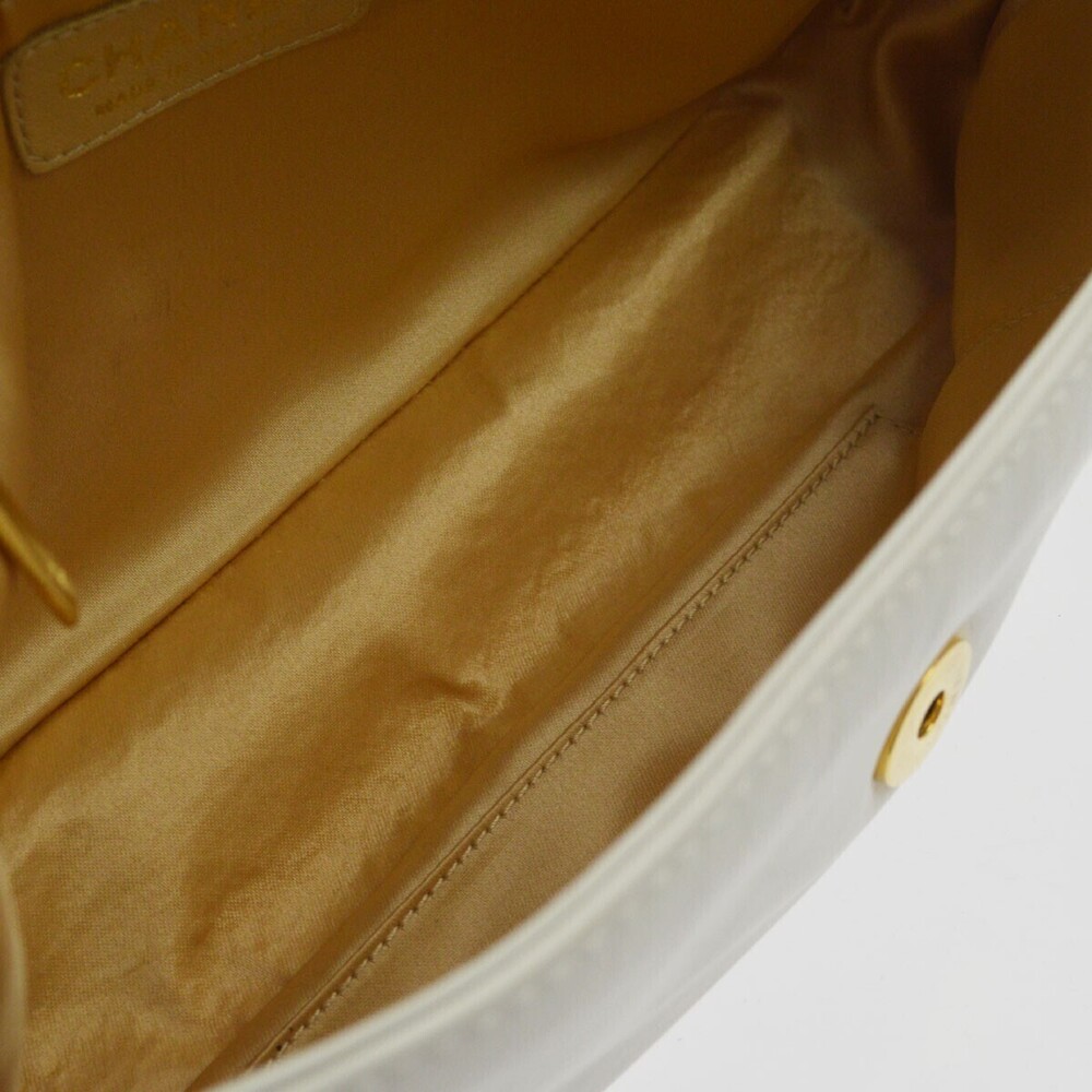 Chanel Rodeo Drive Lambskin Medium - Picture 3 of 11
